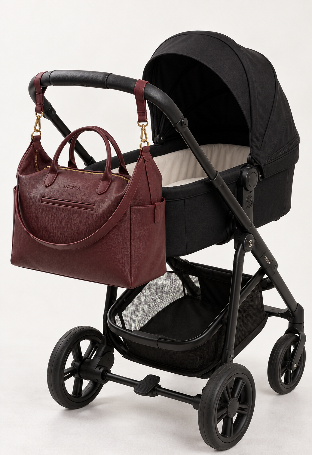 Bordeauxluiertasaanmodernekinderwagen